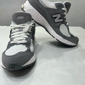 New Balance Men's Sneakers in Gray and White